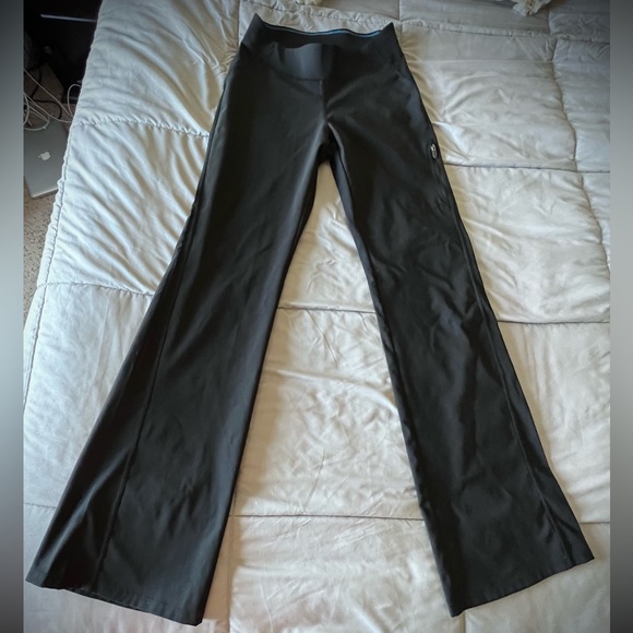 Columbia Tech Pants. Black XS. Omni—Shield technology, Wide Leg. - Picture 2 of 5